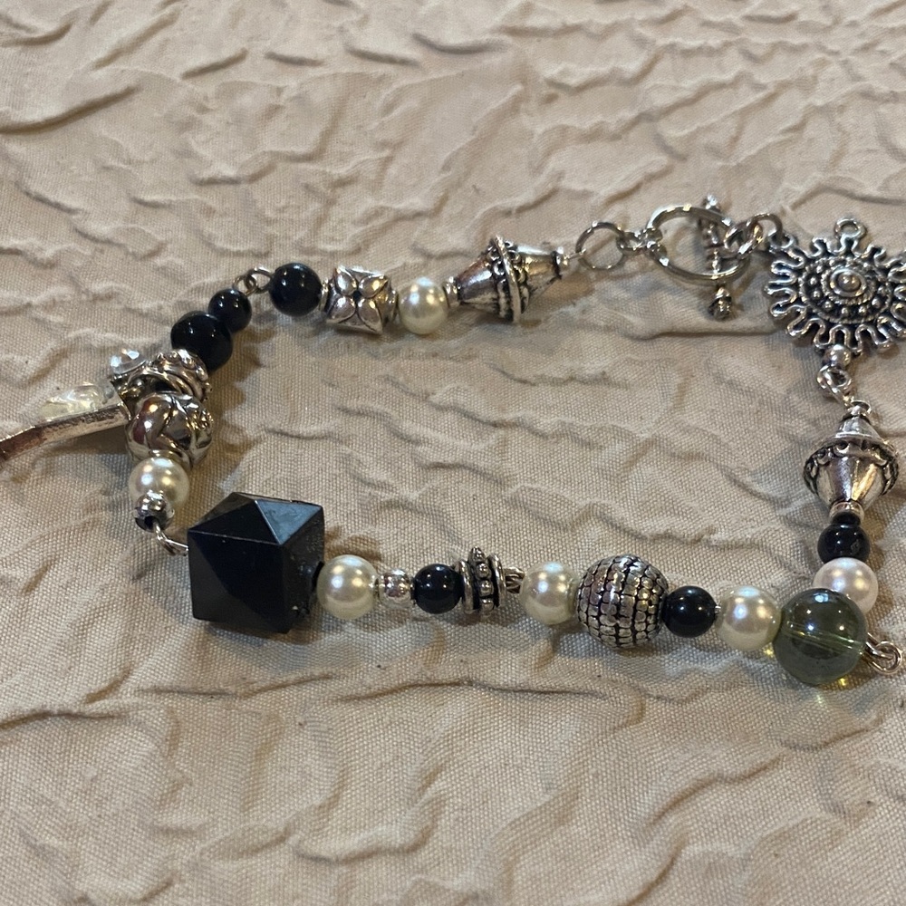 Chic Silver and Black Beaded Bracelet